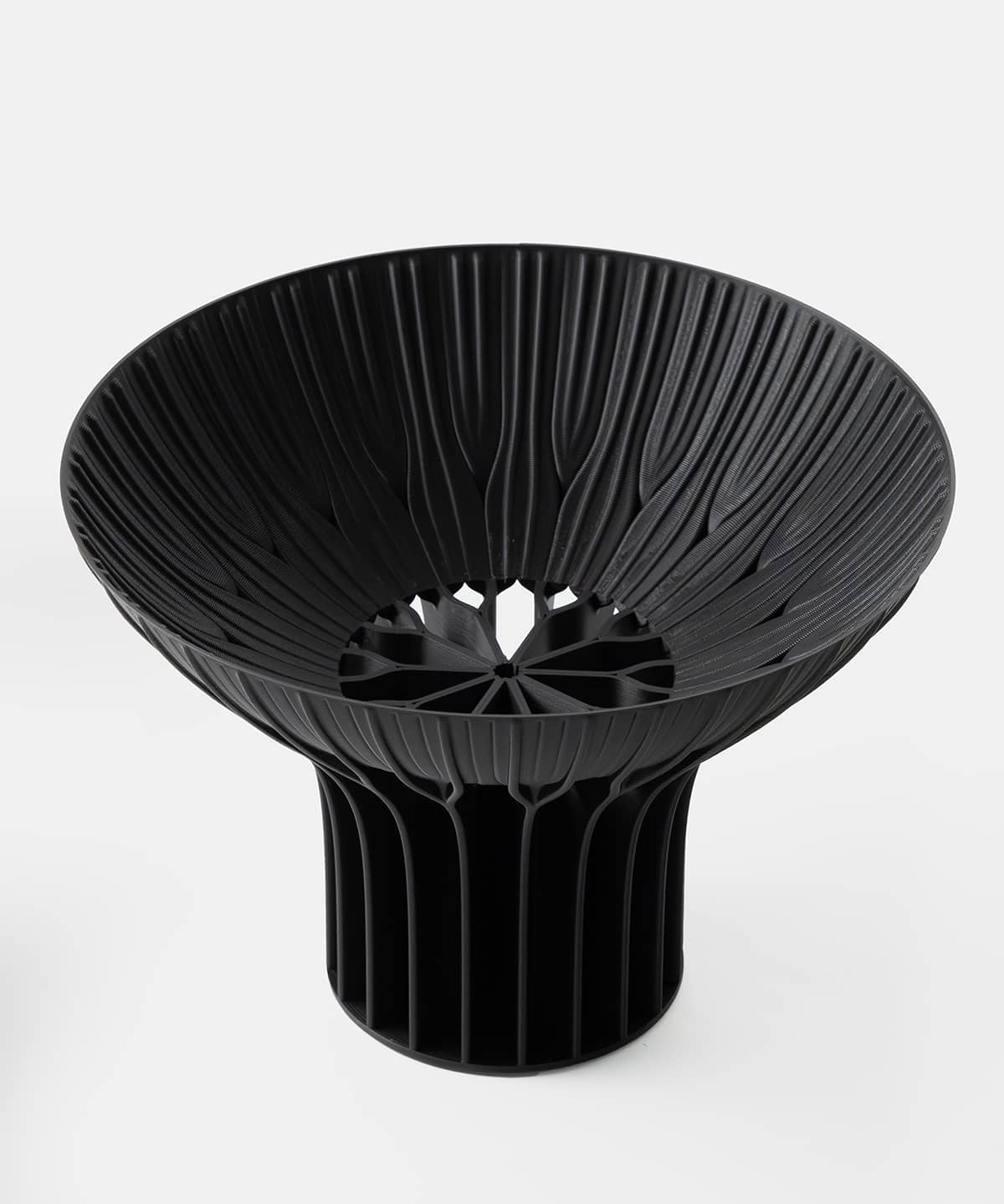 cyrc-solstice-black-angle.jpg