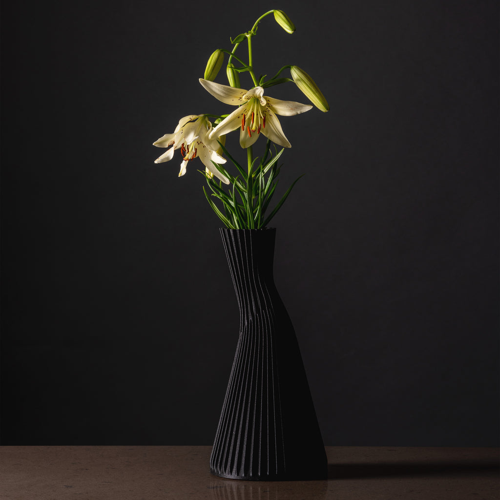Conan black flower vase - Cyrc sustainable home decor