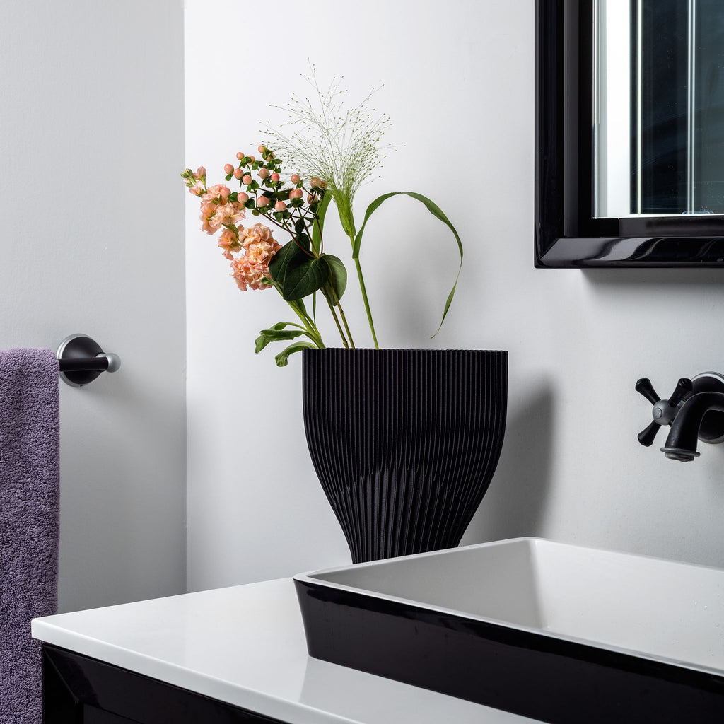 Fluke black vase - Cyrc sustainable home decor