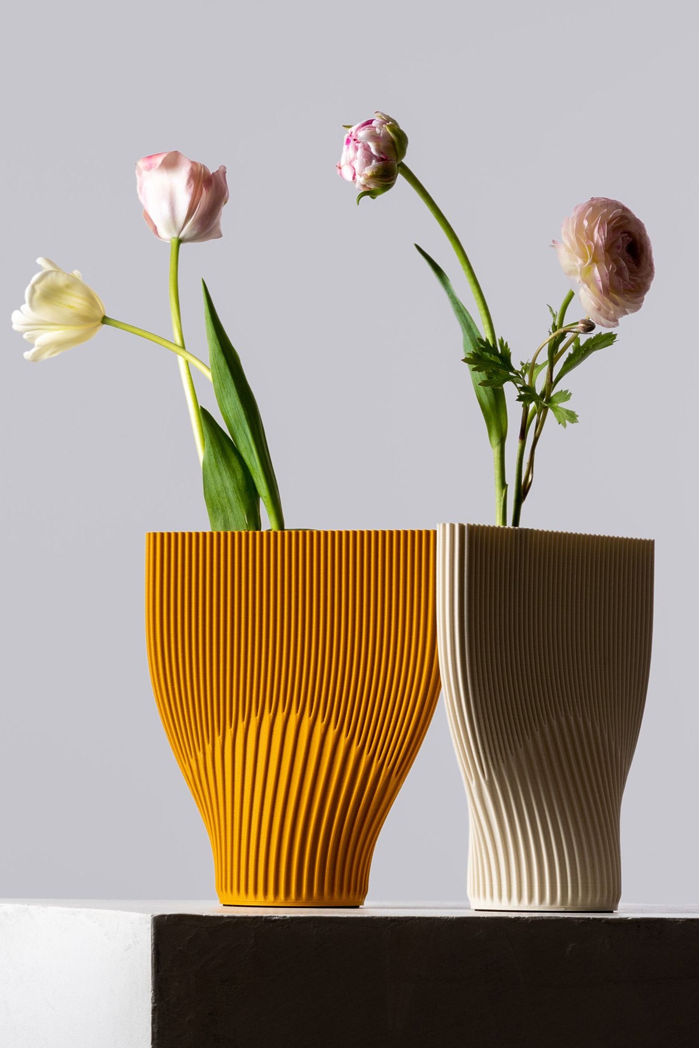 Vases ocre et blanc de Fluke - Cyrc décoration intérieure durable