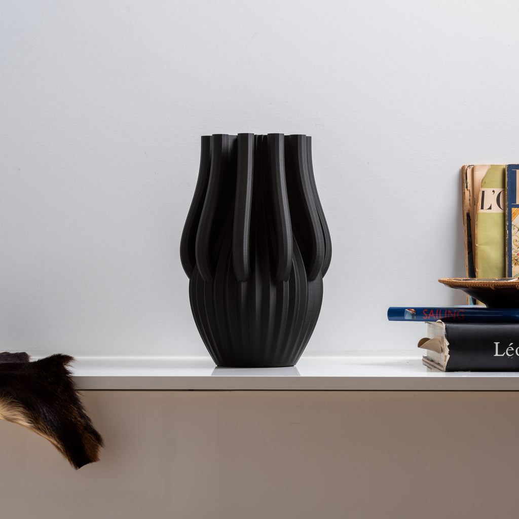 absalon black vase - Cyrc sustainable home decor